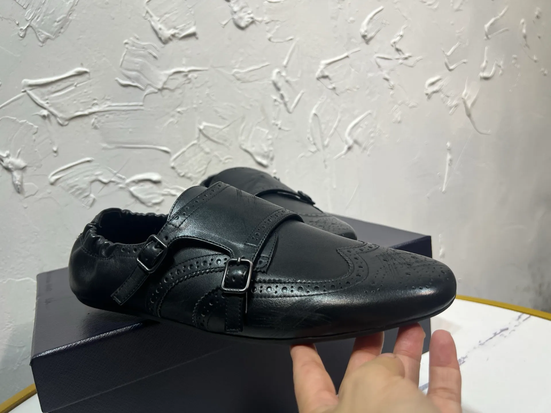 P820 ​​prada derby2025 spring and autumn latest Prada slip-on retro men's leather shoes, Shuffle double-button Mengke shoes, upper cowhide, lining and foot cowhide, rubber sole, original packaging black and brown 2 colors, code number: 39-46